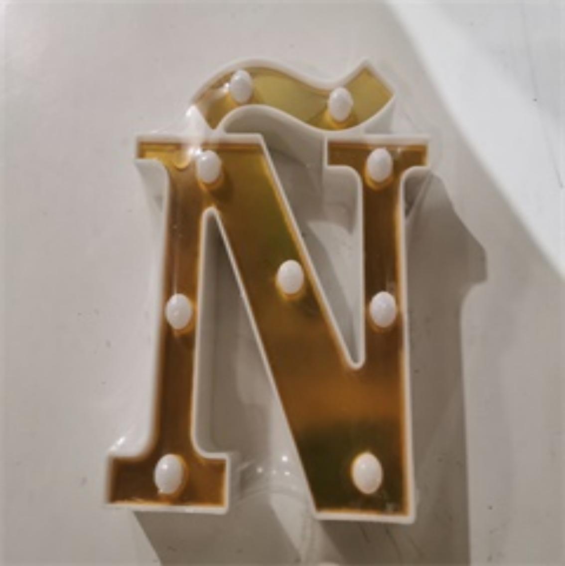 LAMPARA NUMERO LETRA DORADO ?