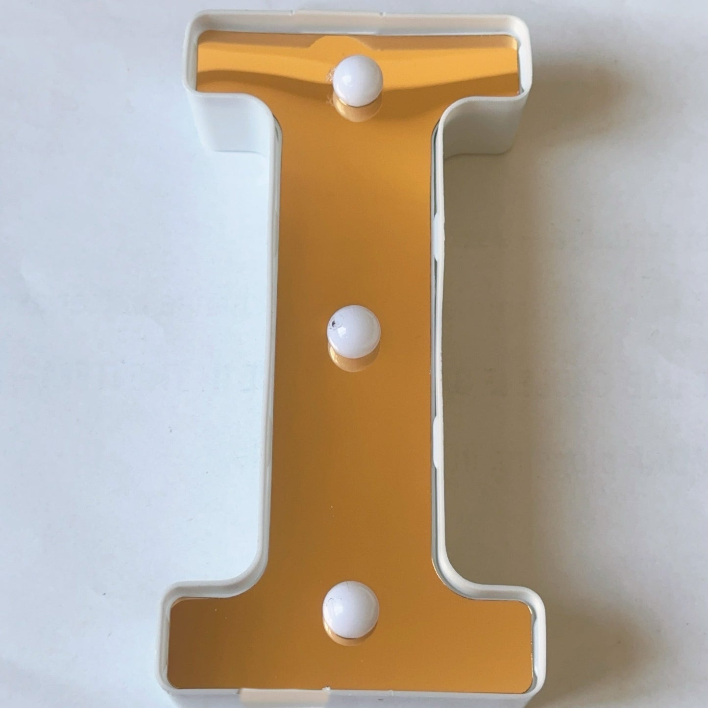 LAMPARA NUMERO LETRA DORADO 0-9 A-Z 16CM