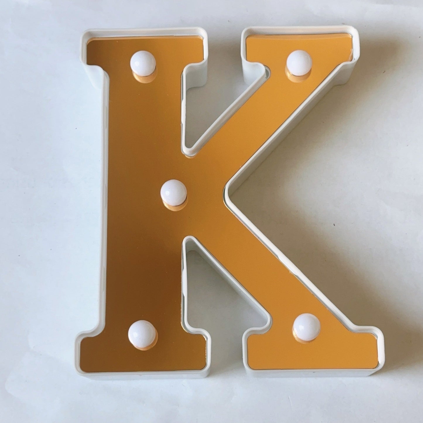 LAMPARA NUMERO LETRA DORADO 0-9 A-Z 16CM