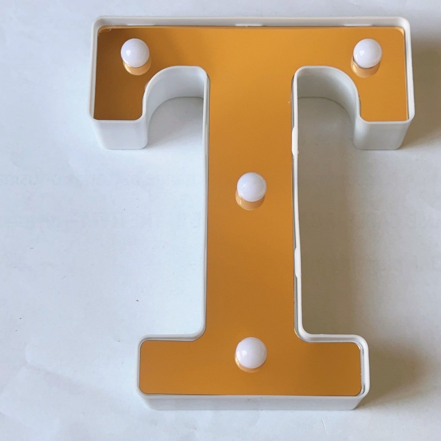 LAMPARA NUMERO LETRA DORADO 0-9 A-Z 16CM